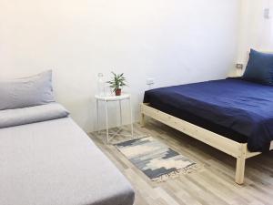 a bedroom with a bed and a table with a plant at Green Island Oceanrelier依海公寓 in Green Island