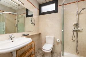 a bathroom with a shower, toilet and sink at Apartamentos DV in Barcelona