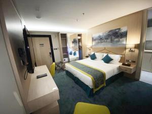 Postel nebo postele na pokoji v ubytování Touq Al Balad Hotel - فندق توق البلد