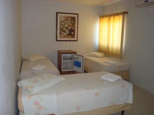 سرير أو أسرّة في غرفة في Hotel Icaro