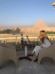 Foto da galeria de Sphinx palace pyramids view no Cairo
