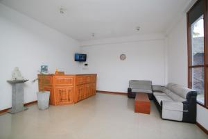 TV a/nebo společenská místnost v ubytování OYO 278 Hotel Rivelka