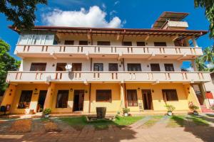 an image of a large yellow building at Airport Green View Resort in Andiambalama