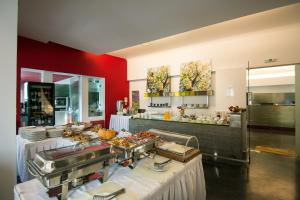 Makanan di atau berdekatan hotel