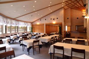 A restaurant or other place to eat at Hotel Oak Forest