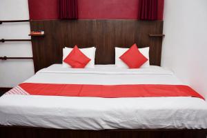 Postel nebo postele na pokoji v ubytování Roshan Guest House