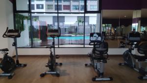 Fitness centrum a/nebo fitness zařízení v ubytování Conezion Luxury 3BR for 7pax @IOI Resort Putrajaya