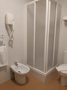 Koupelna v ubytování Hotel Reigosa