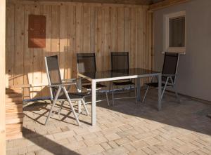 a dining room table with four chairs around it at Winter´s Panoramahäuschen in Sankt Kathrein am Offenegg