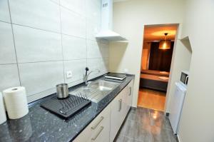 O bucătărie sau chicinetă la Suites & Apartments - DP Setubal