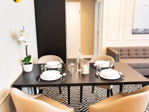 a dining room with a table and chairs at VacationClub – Baltic Park Fort Apartament F.504 in Świnoujście