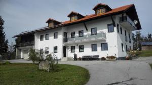 Fotografie z fotogalerie ubytování Ferienwohnung Familie Hubert Pilsl v destinaci Sonnen