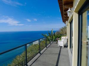 a balcony with a view of the ocean at Atlantis Country House in Calheta
