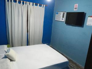 Un pat sau paturi într-o cameră la Hostel Campos