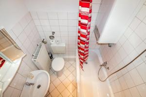 Ванная комната в Fewo-Colonia Köln-Innenstadt +9 фотографий