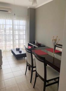 a living room with a dining room table and chairs at DEPARTAMENTO SANTA FE CON COCHERA gratis in Santa Fe