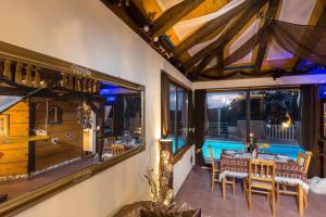 Bazén v ubytování Holiday Home Lazuština Paradise nebo v jeho okolí