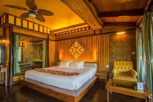 A bed or beds in a room at Parama Koh Chang