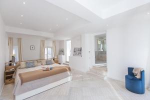 A bed or beds in a room at Amazing Penthouse Piazza Venezia