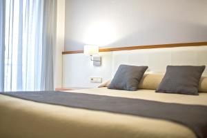Postel nebo postele na pokoji v ubytování Hotel Teruel