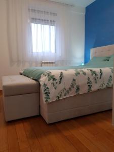 Voodi või voodid majutusasutuse Apartman KEJ BLUE free parking toas