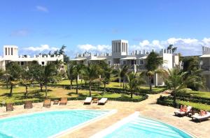 Bazén v ubytování Life Resort St. Thomas Royal Palm nebo v jeho okolí