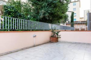 A balcony or terrace at Colorful Boccaccio Apartment