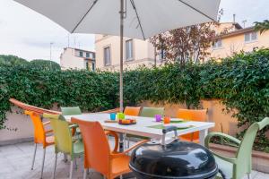 A garden outside Colorful Boccaccio Apartment