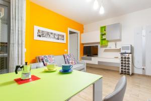A kitchen or kitchenette at Colorful Boccaccio Apartment