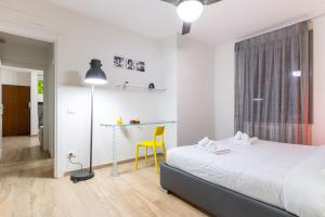 A bed or beds in a room at Colorful Boccaccio Apartment