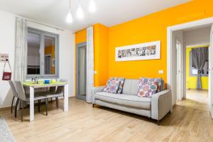 A seating area at Colorful Boccaccio Apartment