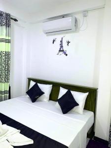 Postel nebo postele na pokoji v ubytování Sura Homestay Kandy