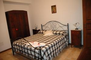 Giường trong phòng chung tại La Mola Maringalli