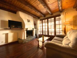 a living room with a couch and a fireplace at C3 Bordes d'Arinsal, Rustico con Chimenea, Arinsal, Zona Vallnord in Arinsal