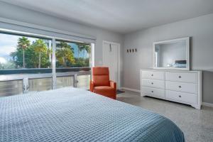 A bed or beds in a room at Ocean Villas of Deerfield