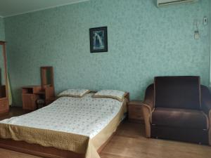 En eller flere senger på et rom på V Gostyakh u Kiss