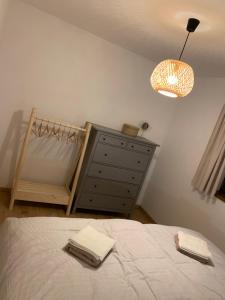 Postel nebo postele na pokoji v ubytování YASNA Apartments