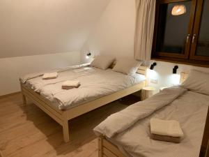 Postel nebo postele na pokoji v ubytování YASNA Apartments