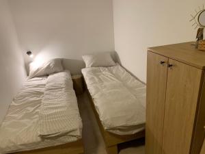Postel nebo postele na pokoji v ubytování YASNA Apartments