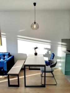 Posedenie v ubytovaní Jacuzzi Apartamenty Gdańsk - RELAX Apartments + 30 fotografií