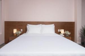 Postel nebo postele na pokoji v ubytování PIANO HOTEL