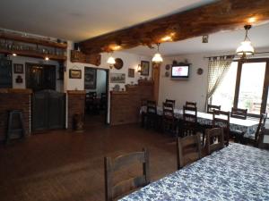 a restaurant with a dining room with tables and chairs at Casa Brândușa in Bran