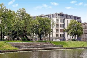 a large building next to a body of water at Jacuzzi Apartamenty Gdańsk - RELAX Apartments in Gdańsk