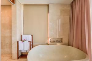 Ein Badezimmer in der Unterkunft Hoi An Eco Lodge & Spa