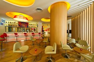 ibis Navi Mumbai - An Accor Brand的休息区