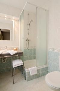 Ett badrum på Hotel Prins Boudewijn