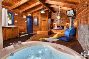 a large bathroom with a tub in a cabin at Indigolan in Ma'ale Gamla