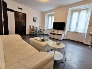 Ruang duduk di Apartment Loris in Skradin Center