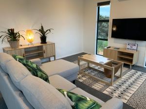 Imagen de la galería de Anzac Bay Views Orchard House, en Auckland 8 fotos más