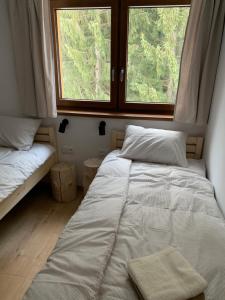 Postel nebo postele na pokoji v ubytování YASNA Apartments